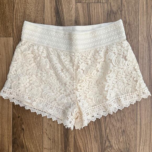 Ambiance Pants - Ambiance cream lace mini shorts